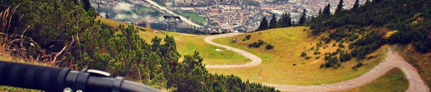 Mountain Bike auf Nordkette mit Blick auf Innsbruck